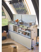 Caravane pliante Jamet Air TRIGANO avec auvent gonflable installée en camping