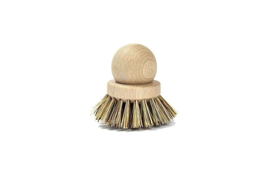 brosse à casserole en bois Andrée Jardin avec fibres naturelles de tampico et bassine