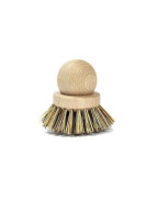 brosse à casserole en bois Andrée Jardin avec fibres naturelles de tampico et bassine