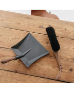 pelle à poussière frêne Andrée Jardin en bois thermochauffé et tôle acier thermolaqué