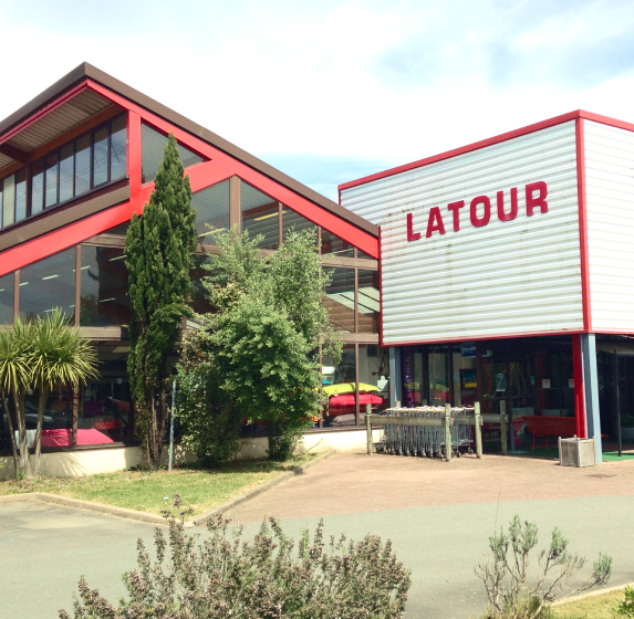 Prise mâle 230 V Schuko Caoutchouc - Latour Tentes et Camping